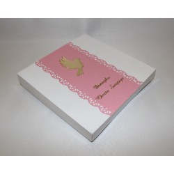 Kartka w pudełku na Chrzest Święty różowa ze złotym gołąbkiem